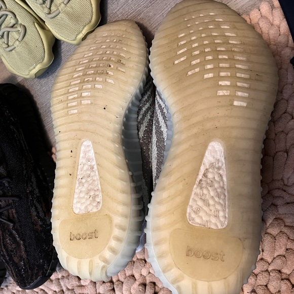 YEEZY BOOST 350 V2 Blue Tints Size 12 - Picture 3 of 5